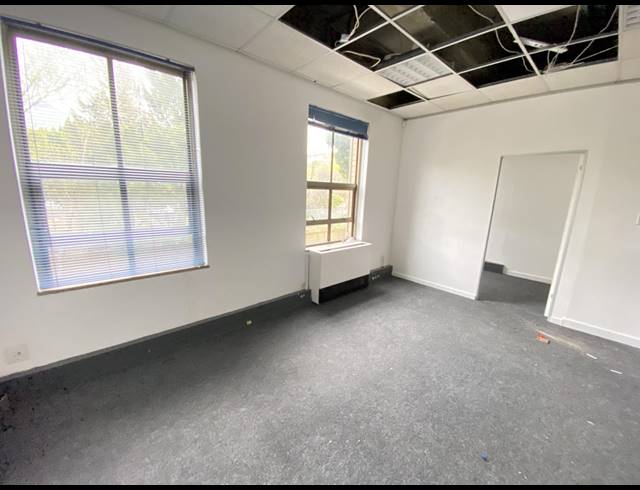 27M² OFFICE TO LET IN RONDEBOSCH